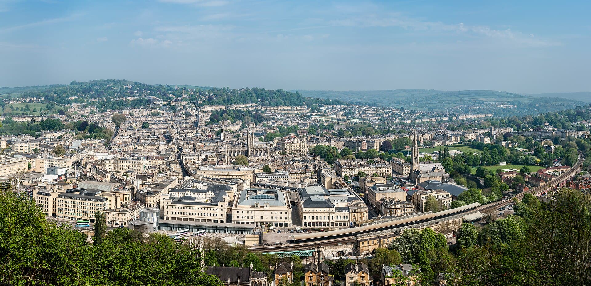 Royal Crescent Bath with independent restaurants and bars